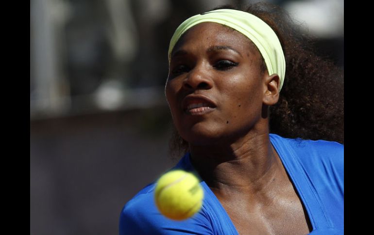 Serena Williams pasó con facilidad el viernes a las semifinales del Abierto de Italia. AP  /