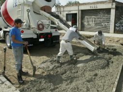 La inversión en pavimentación está concentrada en colonias como Analco, La Perla, González Gallo y Oblatos. ARCHIVO  /