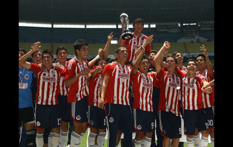 Chivas completa la hazaña empezada el jueves pasado en el partido de ida. MEXSPORT  /