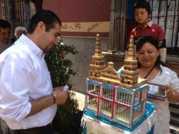 Sergio Silva platicó con comerciantes del Centro de Tlaquepaque. ESPECIAL  /