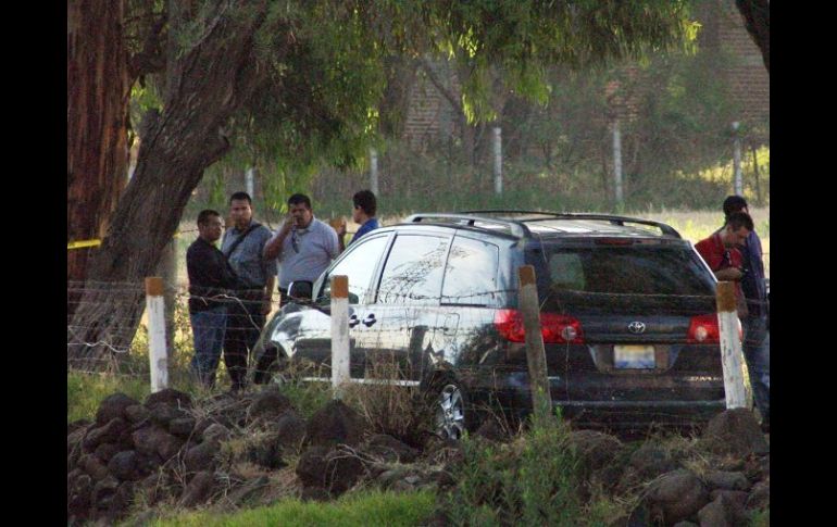 Una de las dos camionetas en que los 18 cuerpos fueron localizados el 9 de mayo. ARCHIVO  /