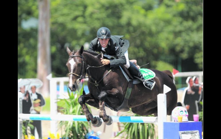 El jinete Fernando Martínez se coronó en la prueba estelar, de 1.40 metros, con un recorrido limpio y en un tiempo de 35.86 segundos.  /