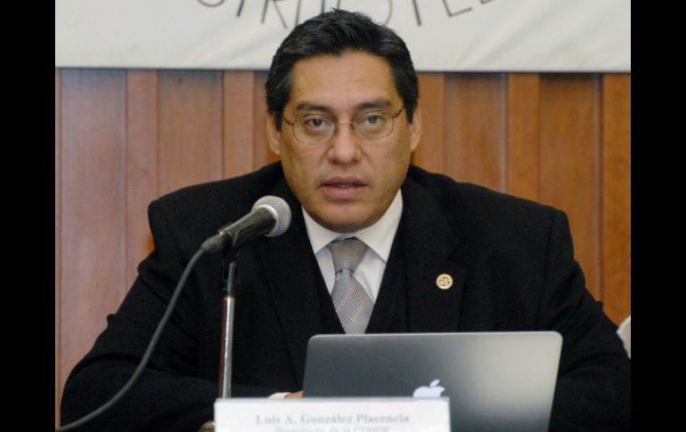 El presidente de la CDHDF, Luis Armando González, alerta que el número de periodistas muertos en México sigue aumentando. ARCHIVO  /