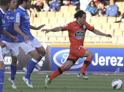 Acción de Andrés Guardado durante el partido ante el Xerez. EFE  /