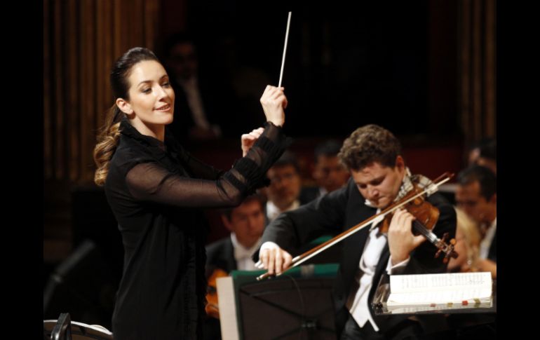 Alondra de la Parra y Alexandre Da Costa con la OFJ formaron parte del programa del Festival Cultural de Mayo.  /