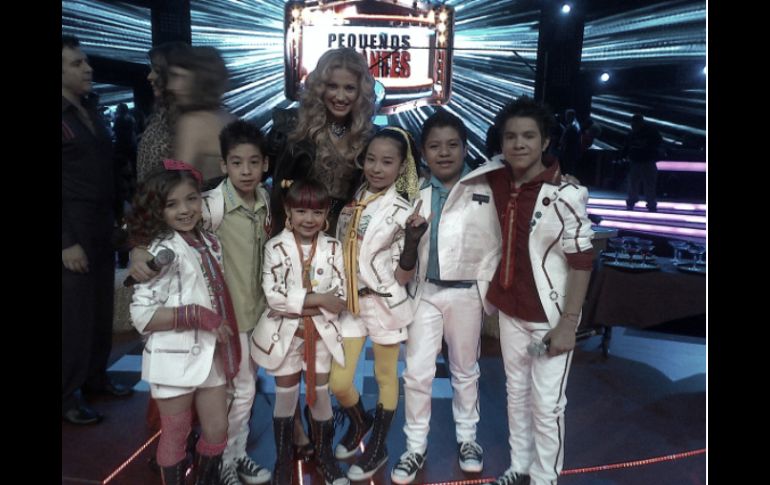 Fanny Lu comparte una imagen con ''Megabait'': Hiroshi, Miguel, Magaby, Jorge, Montse y Darina. @Fanny_Lu  /