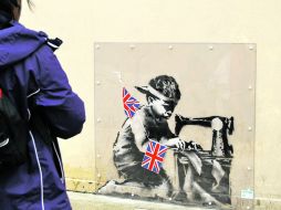 Esta es la más reciente obra de Banksy, colocada en un muro del Norte de Londres. EFE  /