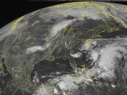 Fotografía de satélite que muestra la formación de 'Alberto' cerca de las costas de Estados Unidos. AP  /