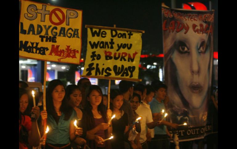 La gira ''Born This Way'', ha provocado diversas manifestaciones a favor y en contra de la artista pop en Asia. REUTERS  /