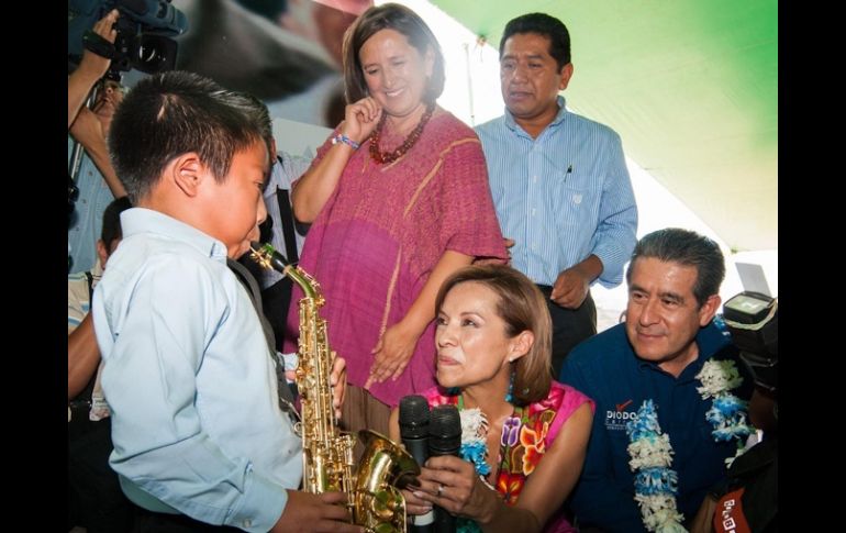 Vázquez Mota participa en un evento de campaña masivo con habitantes de Ejuta de Crespo, Oaxaca. NTX  /