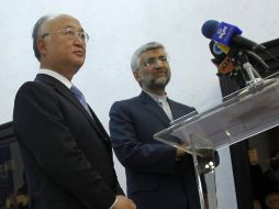 El jefe negociador nuclear iraní Saied Jalil (d) y el director general del OIEA, Yukiya Amano (i). AP  /