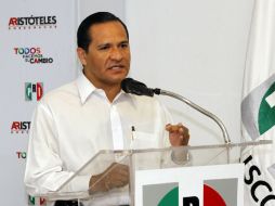 Eduardo Almaguer dirigente priista en Jalisco durante una rueda de prensa.  /