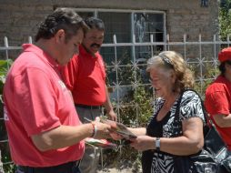 Alfredo Barba invitó a los vecinos a que acudieran a una reunión para plantearles ampliamente sus propuestas. ESPECIAL  /