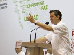 Peña Nieto se mantiene sin cambios en la encuesta, con 38 por ciento, establece Consulta Mitofsky. ARCHIVO  /