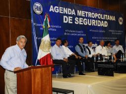 El candidato panista Alberto Cárdenas durante la presentación de la agenda de seguridad. ESPECIAL  /