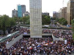 Manifestantes se congregan esta tarde en la ''Estela de Luz'' . NTX  /