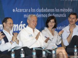 Maricarmen Mendoza con el resto de candidatos del PAN a las presidencias municipales de la zona metropolitana. ESPECIAL  /