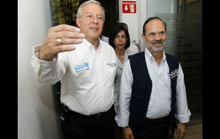 Fernando Guzmán (izq) y Gustavo Madero (der) durante el Foro de Seguridad y Agenda Ciudadana presentado por el PAN.  /