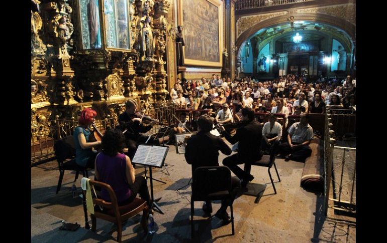 Los músicos Xóchitl García, Julio Serna Villalobos, Robert Nelson y Laila Kanniña Rozenbaha crearon una atmósfera de ensueño.  /