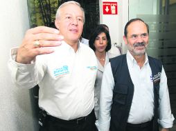 Fernando Guzmán recibió ayer la visita de Gustavo Madero (derecha), presidente nacional del PAN.  /