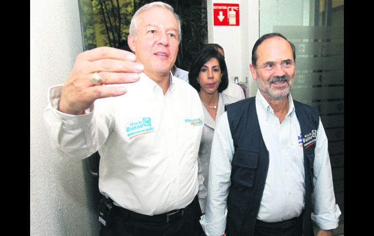 Fernando Guzmán recibió ayer la visita de Gustavo Madero (derecha), presidente nacional del PAN.  /