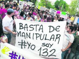 La convocatoria estaba dirigida en principio a estudiantes, pero el grupo tapatío fue sumando a ciudadanos a su paso.  /