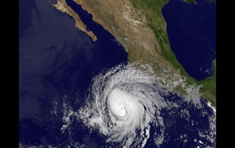 Imagen satelital que muestra la ubicación del huracán durante la noche del miércoles. AP  /