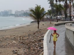 En Puerto Vallarta se registran desde hoy lluvias provocadas por el huracán. EFE  /