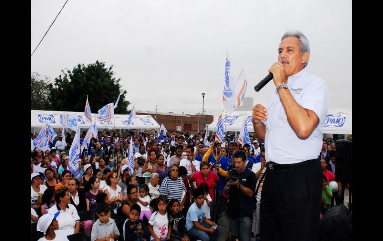 lberto Cárdenas durante un mitin en la colonia Huentitán El Bajo. ESPECIAL  /