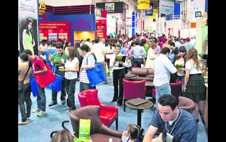 La feria de las franquicias en Expo Guadalajara ofrece un amplio abanico de alternativas para invertir. THEWYSTUDIO  /