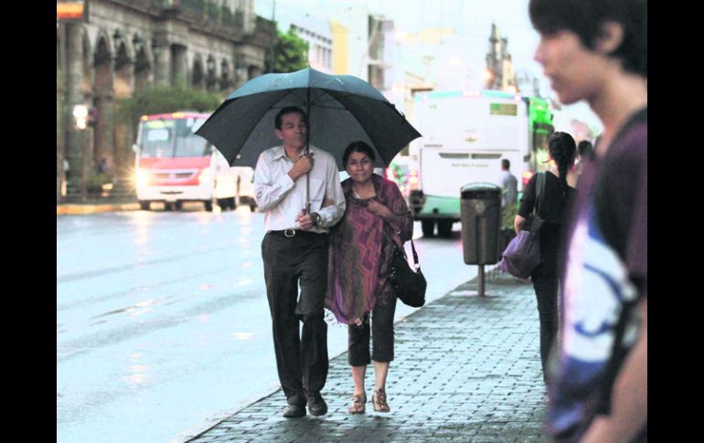 Las primeras lluvias refrescan la ZMG, pero pero a un precio que puede ser alto, pues son causadas por el huracán ''Bud''.  /