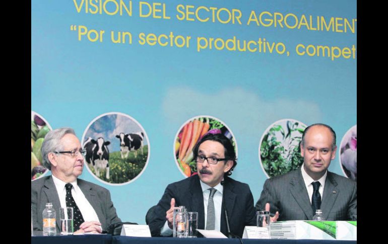 El candidato de Nueva Alianza llamó a no tener miedo a usar la tecnología en el campo. NTX  /