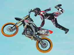 El show X-Pilots que exhibe competencias de freestyle motocross ha recorrido muchas partes del mundo. ESPECIAL  /