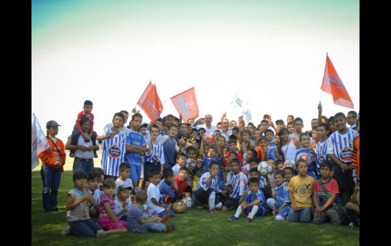 Ismael Del Toro prometió otorgar facilidades para continuar con la liga infantil en el municipio. ESPECIAL  /