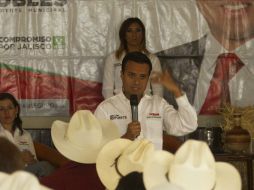 Héctor Robles Peiro se reunió con alrededor de 150 productores , ganaderos y ejidatarios. ESPECIAL  /