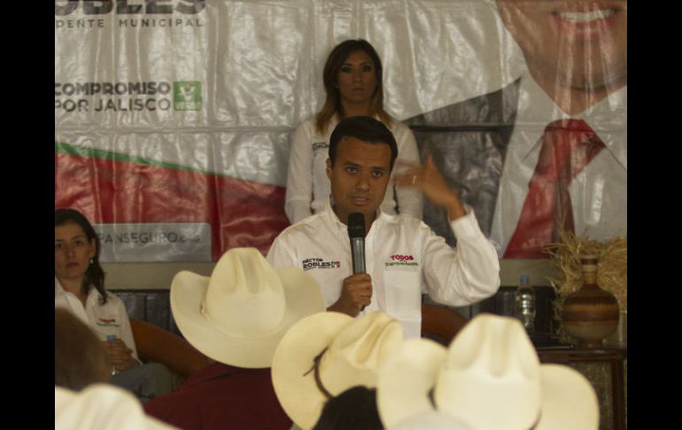 Héctor Robles Peiro se reunió con alrededor de 150 productores , ganaderos y ejidatarios. ESPECIAL  /