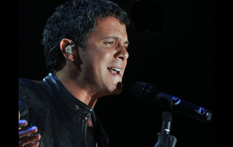 Alejandro Sanz según la revista española, el sábado aprovechó para casarse con su pareja. ARCHIVO  /