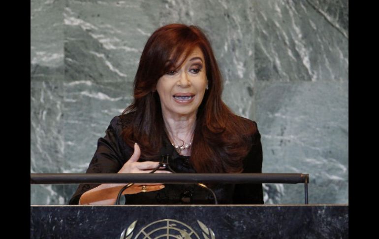 Las medidas de Cristina Fernández produjeron que el dólar llegará a cotizar la semana pasada a 6.10 pesos frente a  4.48 pesos.ARCHIVO  /