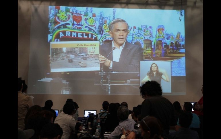 Periodistas reunidos en la sala de prensa del Once TV, donde se realizó el debate de aspirantes al GDF. NTX  /