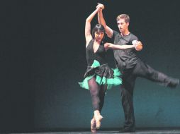 Integrantes de Les Ballets Jazz de Montreal, durante su presentación el pasado 11 de mayo, en el Teatro Degollado, en el FCM.  /