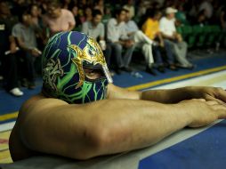 El líder de la 'Peste Negra' fue aclamado por los tapatíos en la lucha estelar del domingo familiar en la Arena Coliseo. ARCHIVO  /