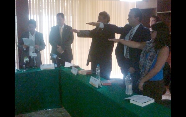 Durante la ceremonia de toma de protesta de los consejeros municipales de Guadalajara.  /