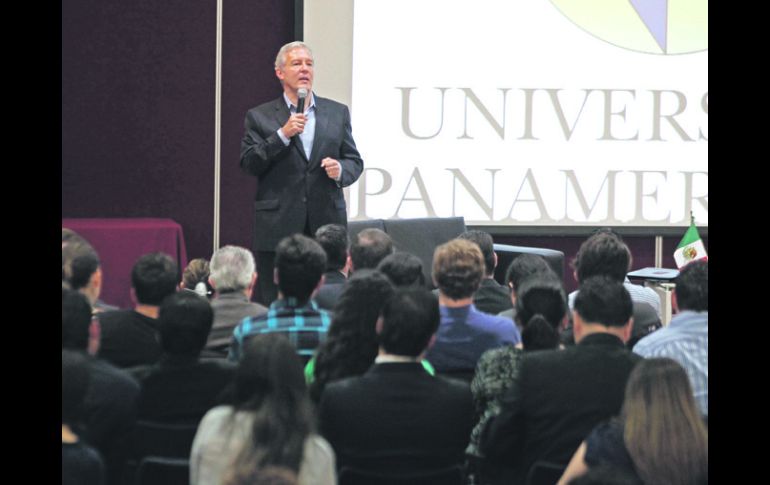 Fernando Guzmán acudió ayer a la Universidad Panamericana, en donde expuso sus propuestas y compromisos.  /