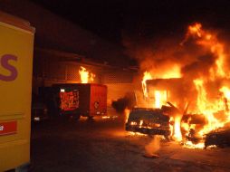 Vehículos de la empresa Sabritas incinerados por bandas criminales en Michoacán. EFE  /