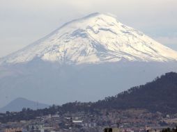 El volcán Popocatépetl domina el panorama de la Ciudad de México. ARCHIVO  /