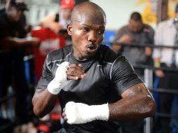 Bradley hizo una demostración del resultado de su entrenamiento ante medios en el  Gimnasio Fortune. AFP  /