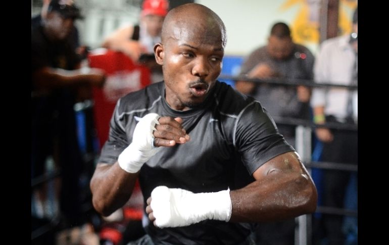 Bradley hizo una demostración del resultado de su entrenamiento ante medios en el  Gimnasio Fortune. AFP  /