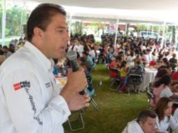 Alfredo Barba, en la reunión con 500 mujeres del municipio de Tlaquepaque. ESPECIAL  /