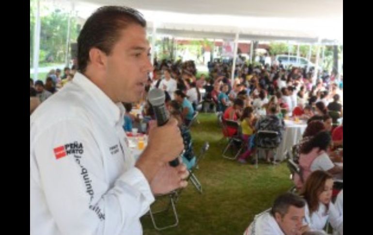 Alfredo Barba, en la reunión con 500 mujeres del municipio de Tlaquepaque. ESPECIAL  /