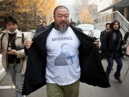 Ai Weiwei no puede salir de China aunque puede seguir trabajando. AP  /